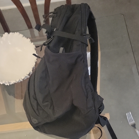 The North Face Black Backpack with Padded Straps and Structured Shape - Picture 4 of 12